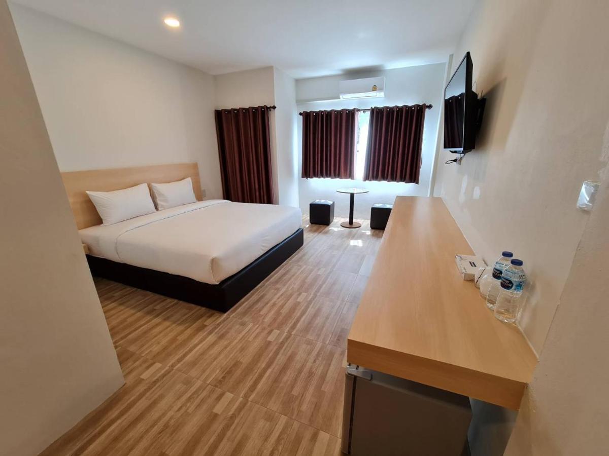 The Charlotte Smart Hotel Lop Buri Exteriör bild