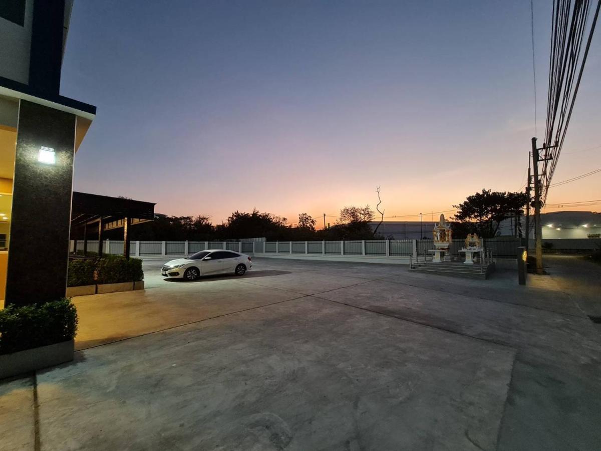 The Charlotte Smart Hotel Lop Buri Exteriör bild