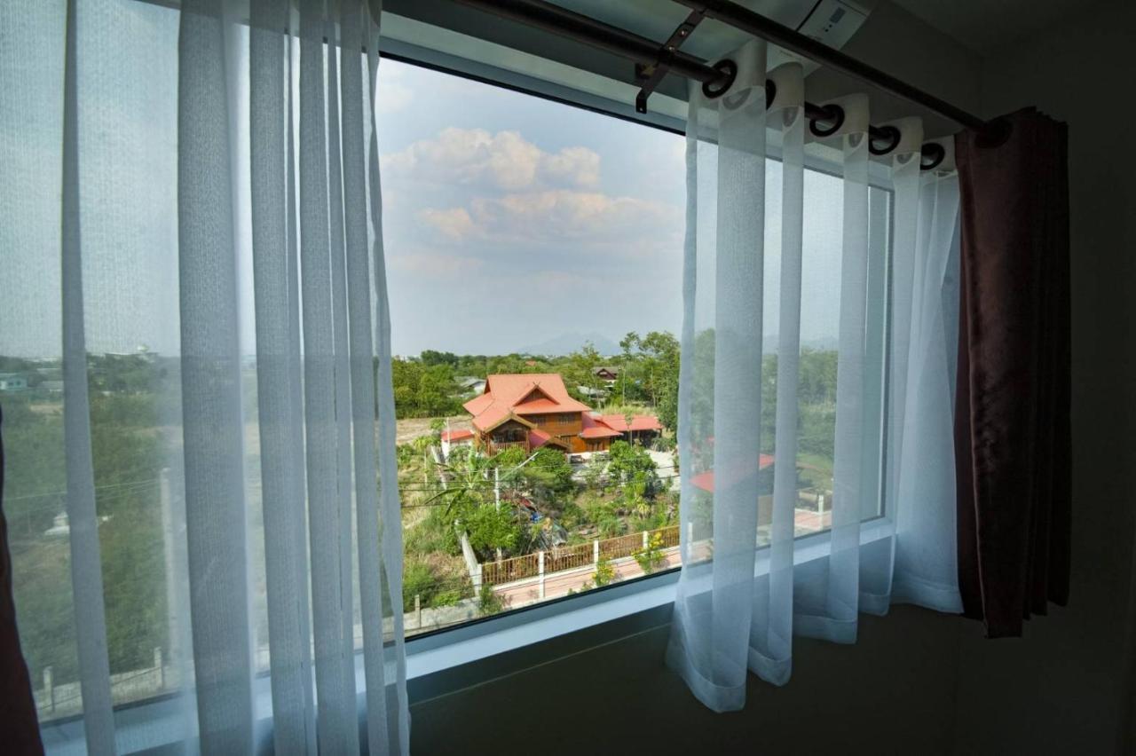 The Charlotte Smart Hotel Lop Buri Exteriör bild