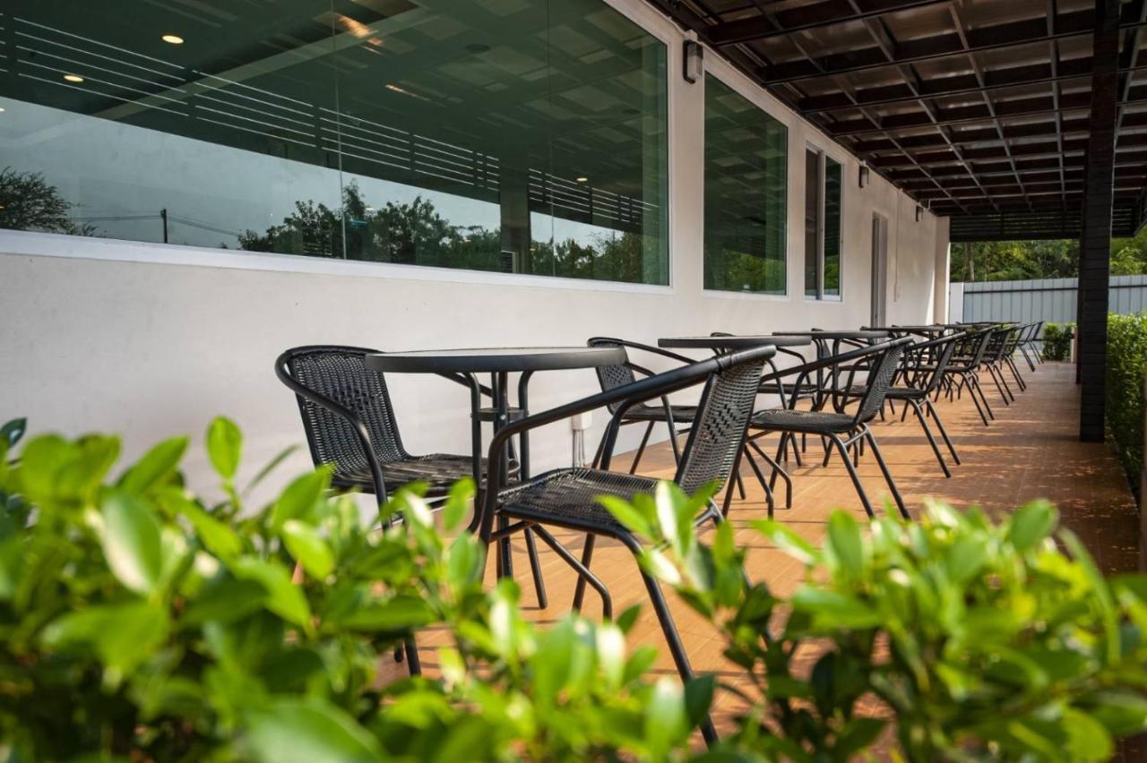 The Charlotte Smart Hotel Lop Buri Exteriör bild