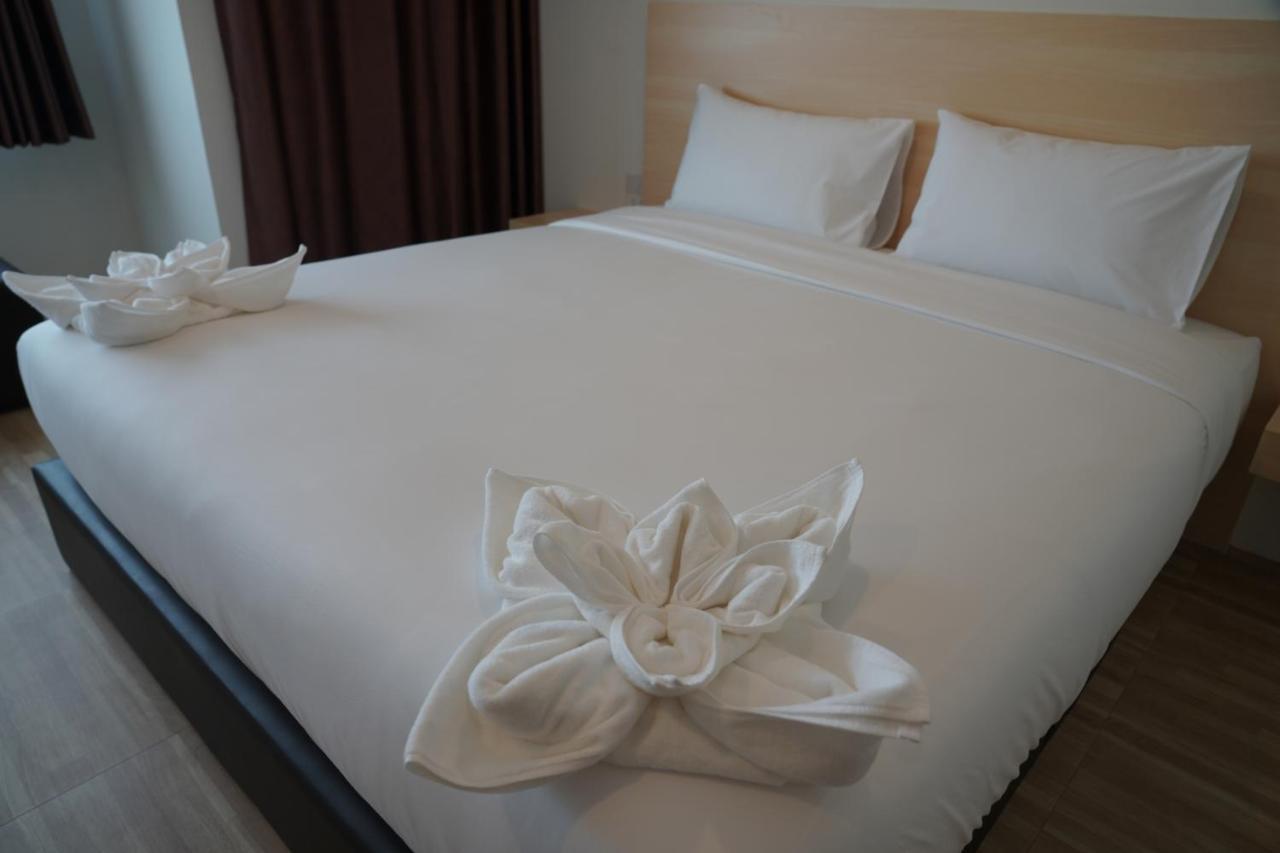 The Charlotte Smart Hotel Lop Buri Exteriör bild