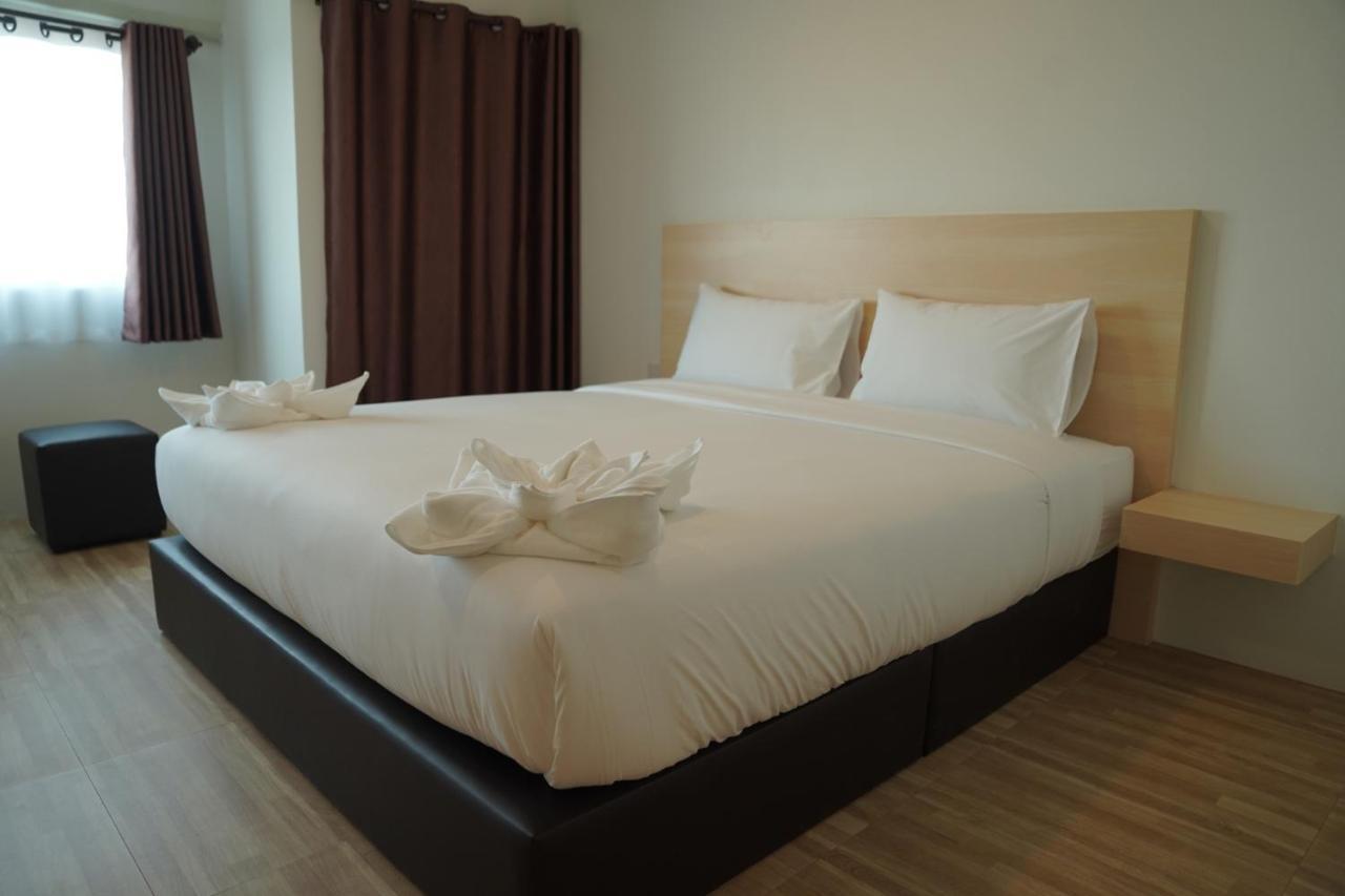 The Charlotte Smart Hotel Lop Buri Exteriör bild