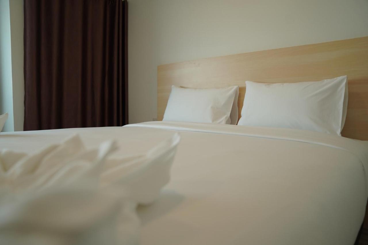 The Charlotte Smart Hotel Lop Buri Exteriör bild
