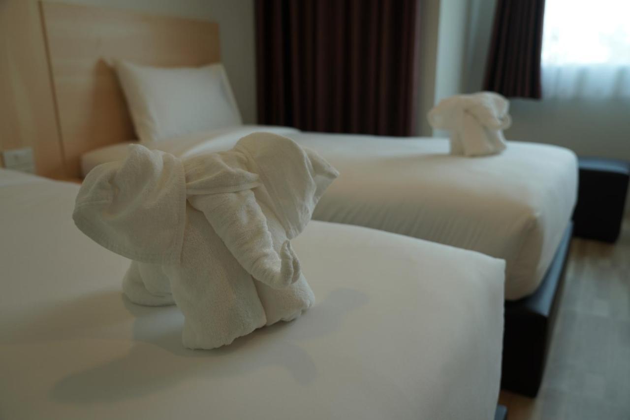 The Charlotte Smart Hotel Lop Buri Exteriör bild