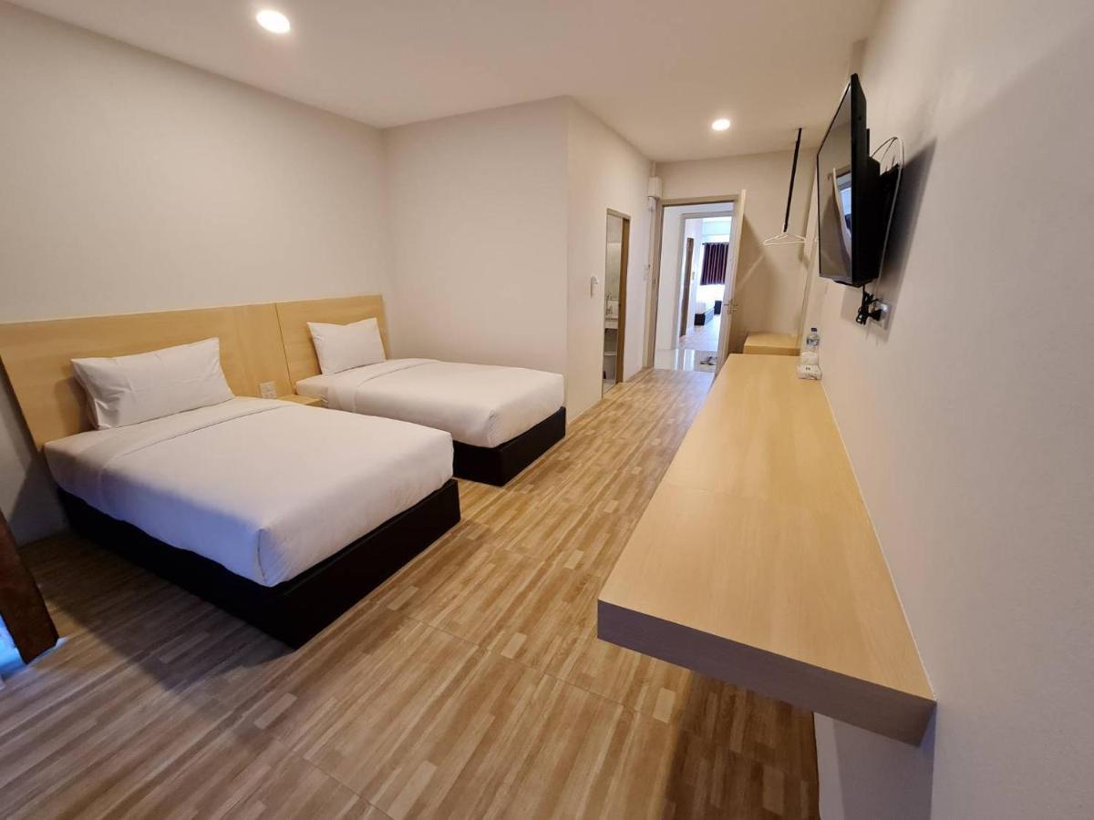 The Charlotte Smart Hotel Lop Buri Exteriör bild